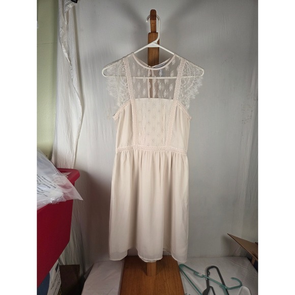 H&M Dresses & Skirts - HM Cream Lace Overlay Sleeveless  Dress Size 4 Beige Wedding Guest Mini